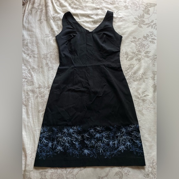 Express Y2K Blue Floral Embroidered Black Sheath Dress 2 Office Corpcore 90s - Picture 1 of 8